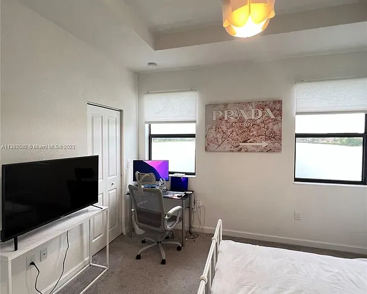 20610 NE 5th Pl — Photo 15
