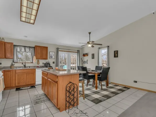 2032 Kristan Ave, North Chicago, IL 60064