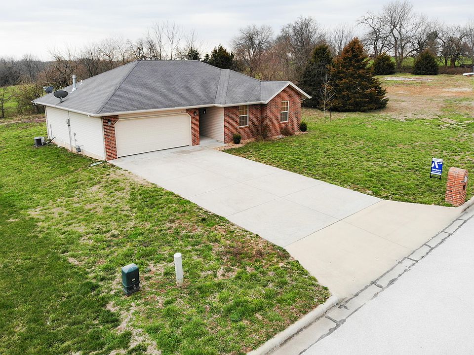 1st image of 107 Emily Ln