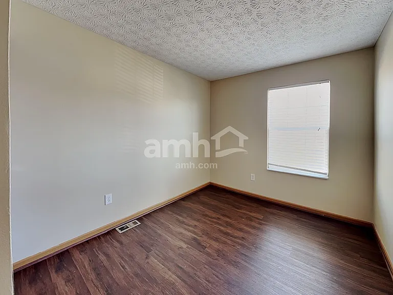 8245 Crete Ln — Photo 15