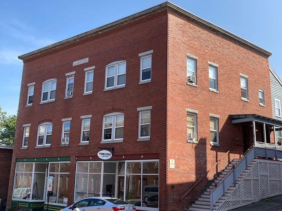 35 Main St #204