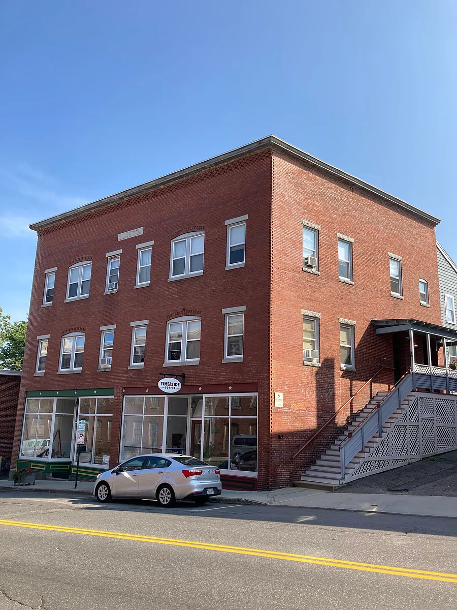 Building Photo - 35 Main St #205