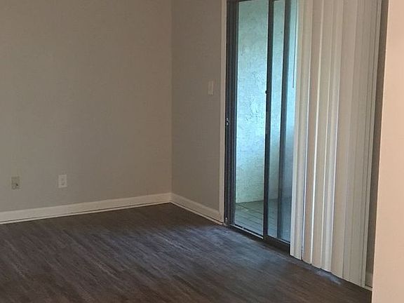 4th image of 1323 Charlotte St #B