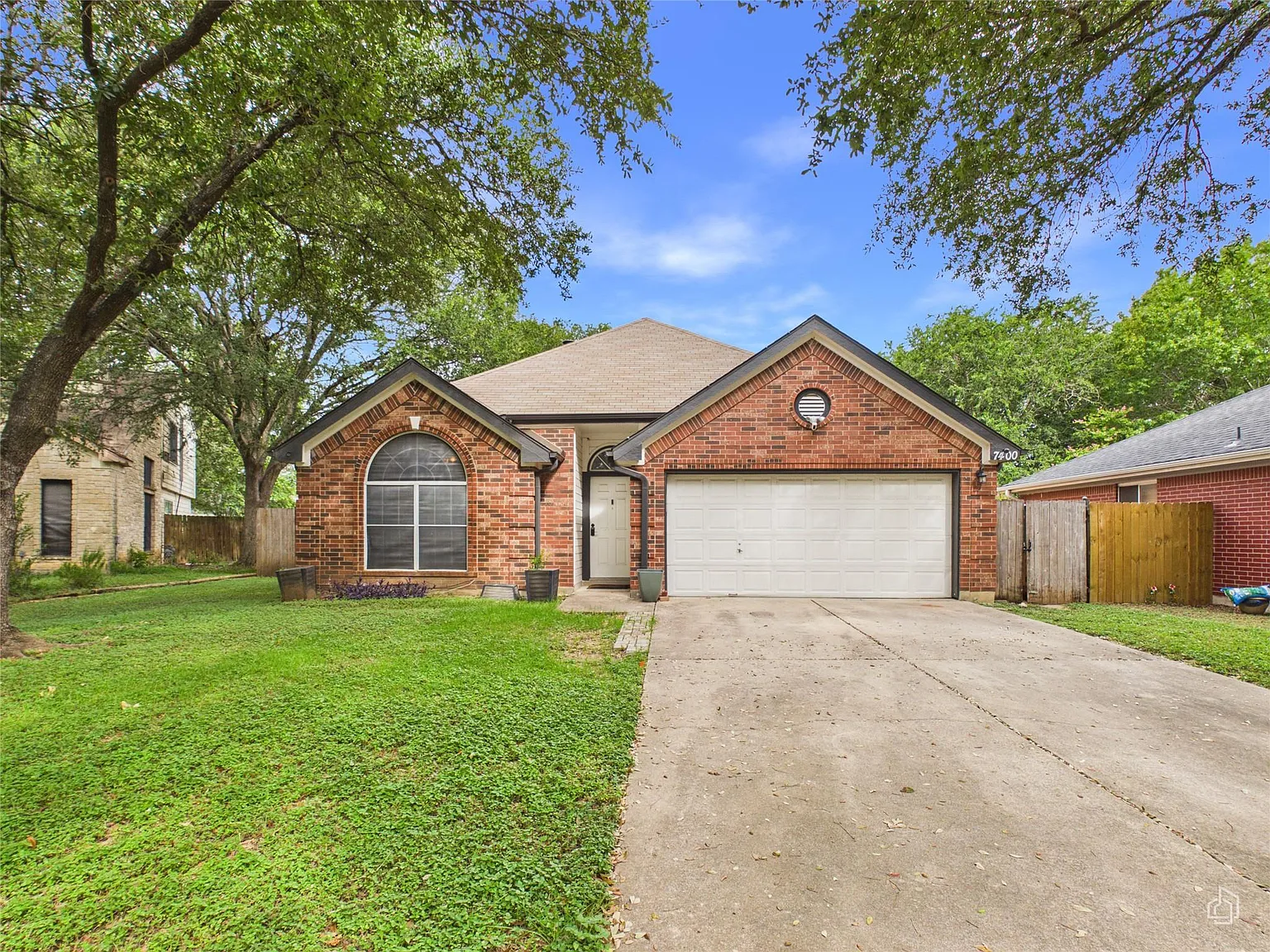 3 bed, 2.0 bath, 1559 sqft, $2,450 — Photo 2
