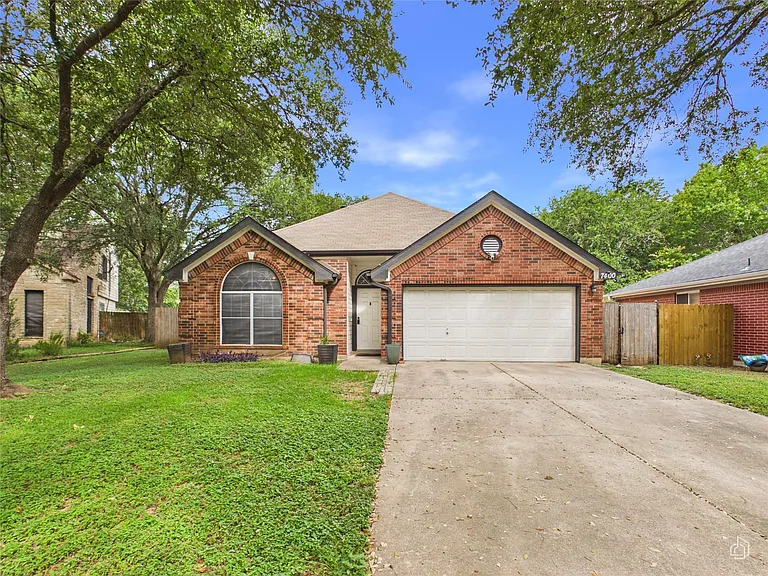 7400 Crepe Myrtle Dr — Photo 2