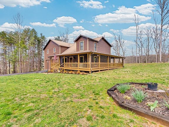 3rd image of 465 Hickory Ln