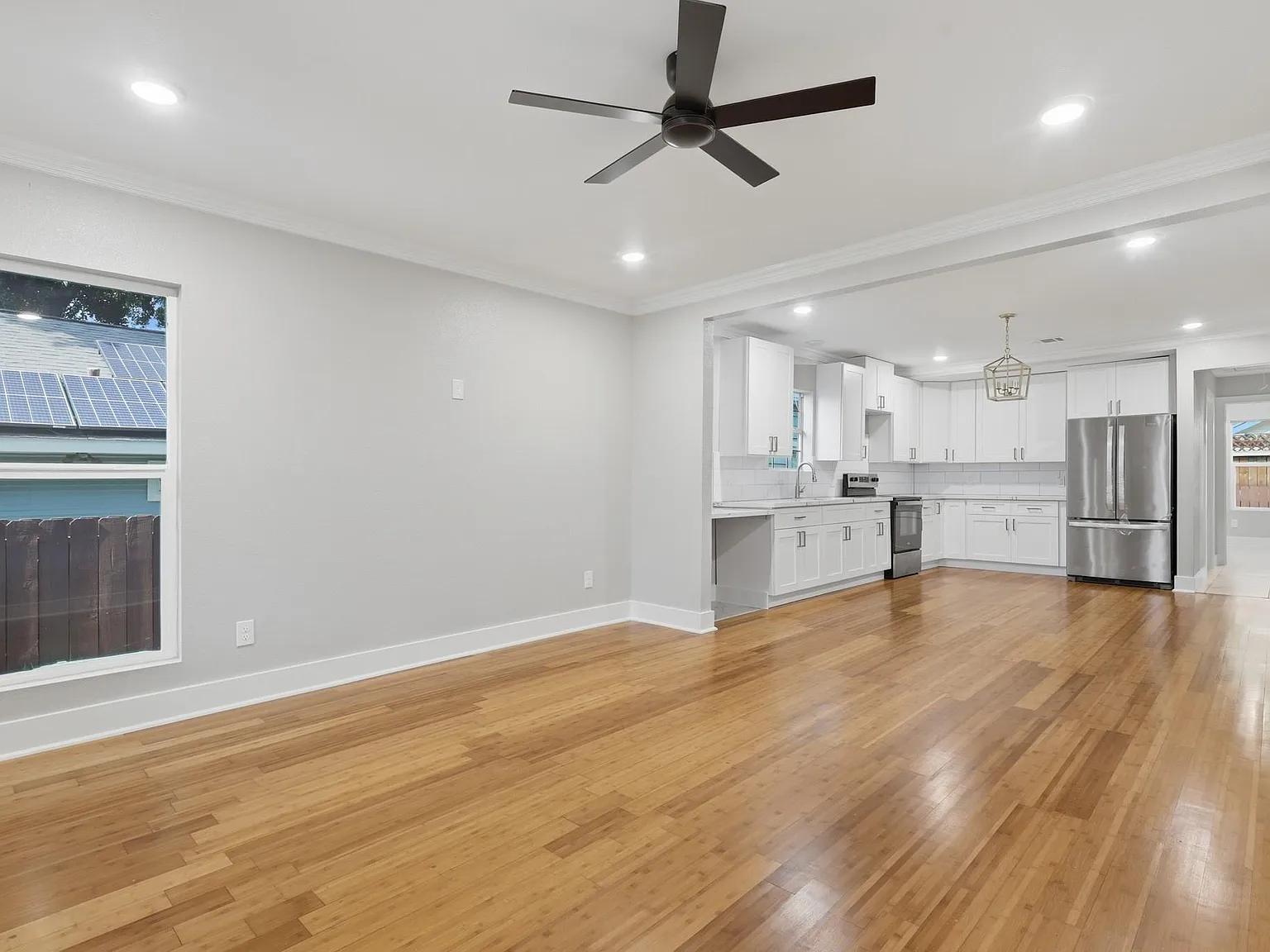 3 bed, 2.0 bath, 1021 sqft, $2,700 — Photo 4