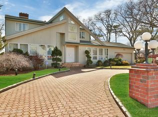 11 Hampton Oval, New Rochelle, NY 10805