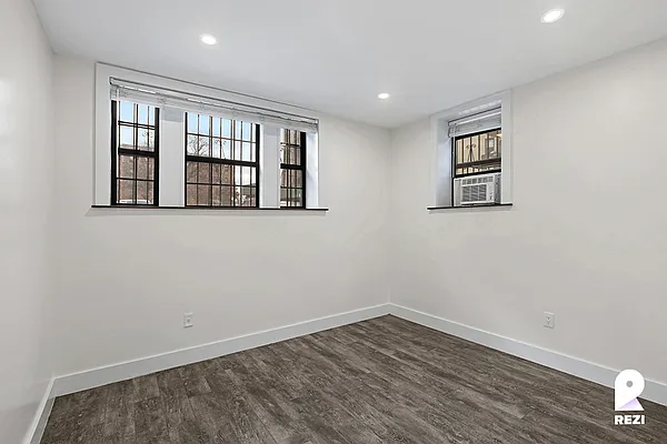 Rented by REZI | media 10