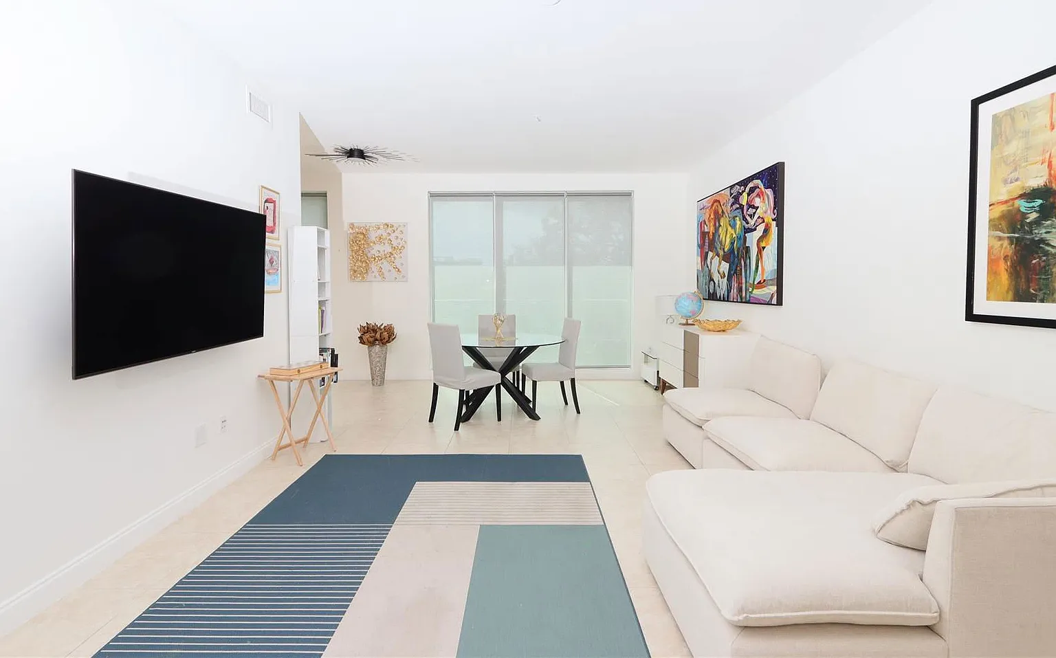 2 bed, 2.0 bath, 1250 sqft, $5,750 — Photo 1