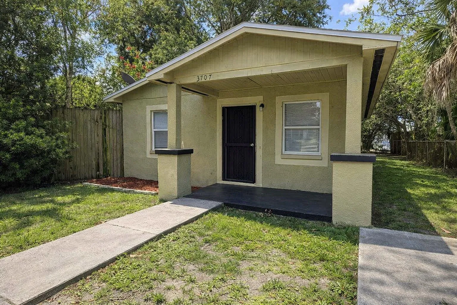2 bed, 720 sqft, $1,650 — Photo 1
