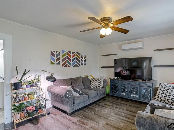 2nd image of 7697 Sherwood Blvd