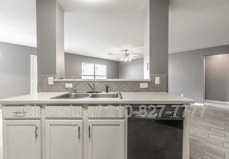 229 Hereford St — Photo 16