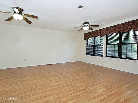 4th image of 11 Jackson Ave Unit 33