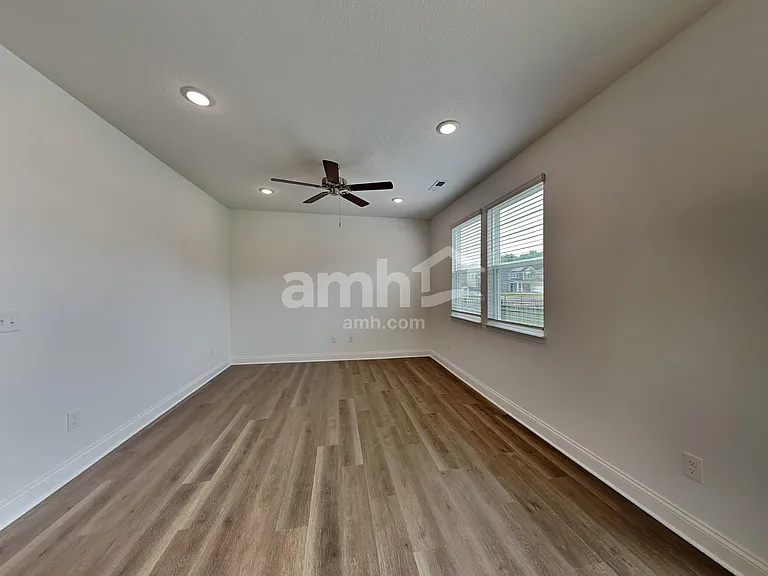 405 Golden Maple Pl — Photo 6