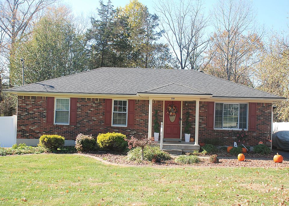 1st image of 221 Dogwood Dr