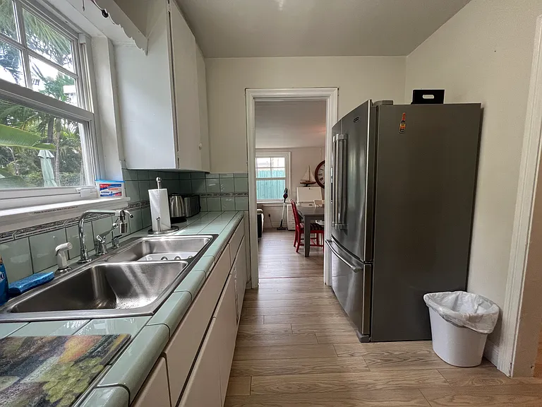 819 SW 9th Ter — Photo 9