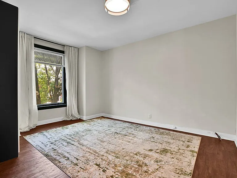 168 Stewart St W — Photo 16