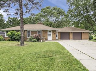 120 S Pine St, Geneva, IL 60134