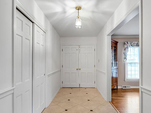 4th image of 790 Glendover Ct
