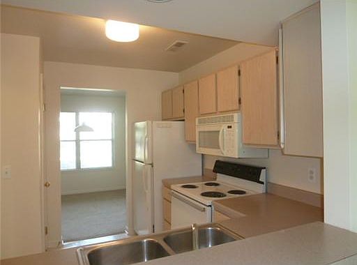 3rd image of 1001 E Duncan St APT 1B