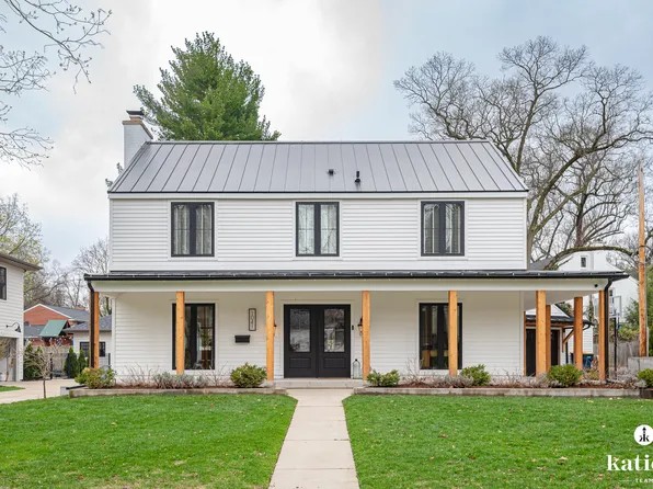 1041 Cambridge Dr SE, East Grand Rapids, MI 49506