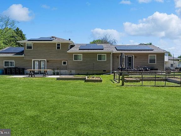 5th image of 3 Buttonwood Ct