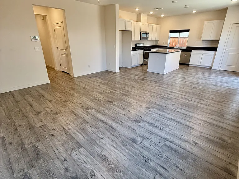975 Franklin St — Photo 10
