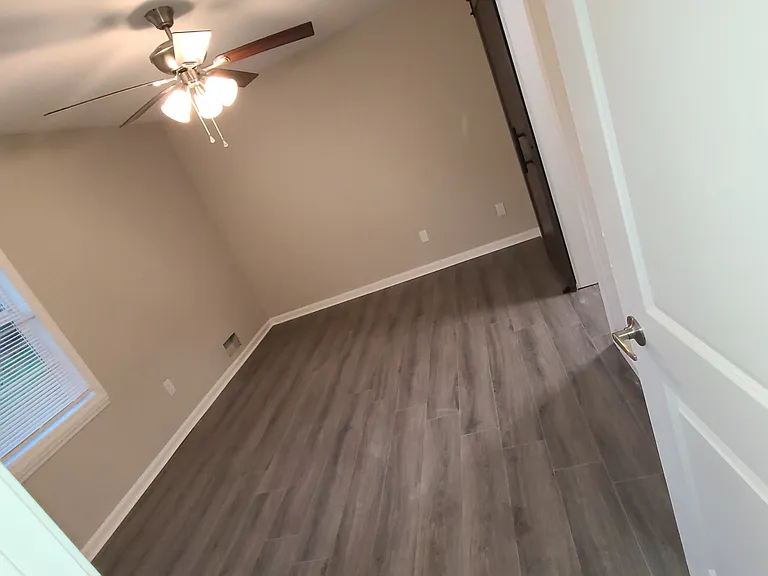 309 Unit B Main bedroom