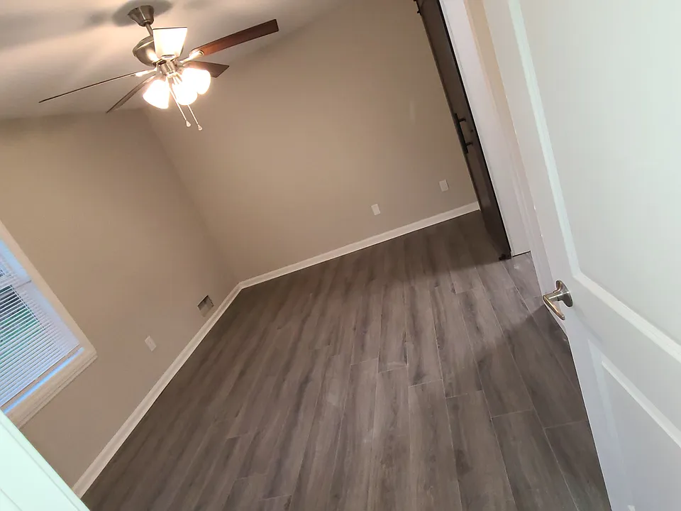 309 Unit B Main bedroom