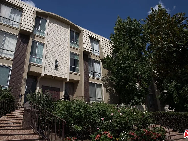 4409 Irvine Ave — Photo 25