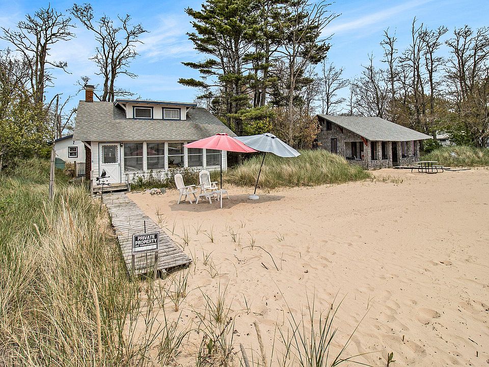 555/559 W Lowell St, Pentwater, MI 49449 Zillow