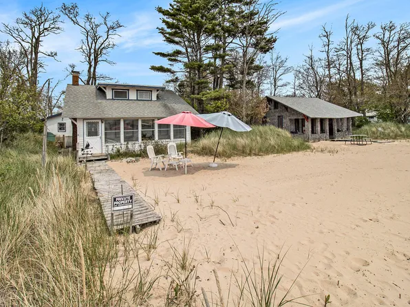 555-559 W Lowell St, Pentwater, MI 49449