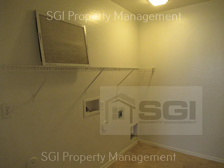 3123 W Pleasant Ln — Photo 15