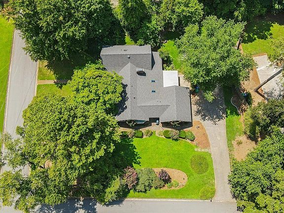 5th image of 1843 Mountain Creek Dr
