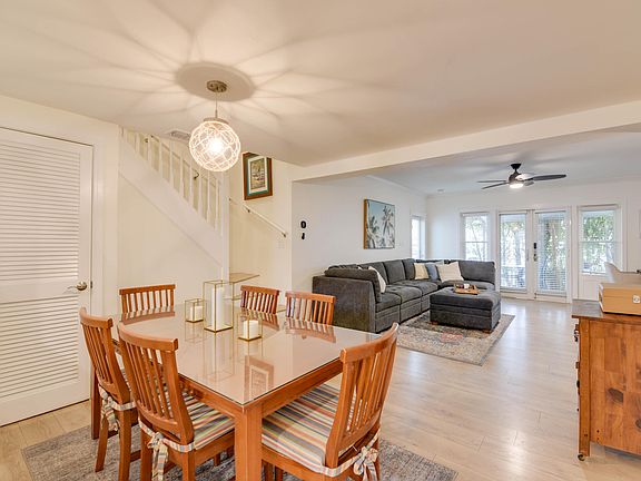 2nd image of 410 Porter Ln #10