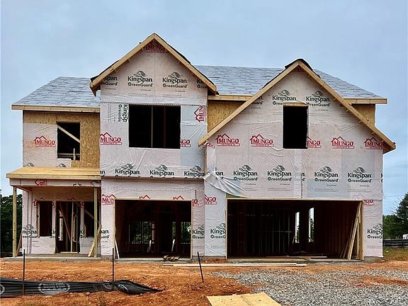 3rd image of 413 Brooke Hill Dr