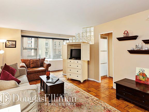 2nd image of 370 E 76th St APT B307