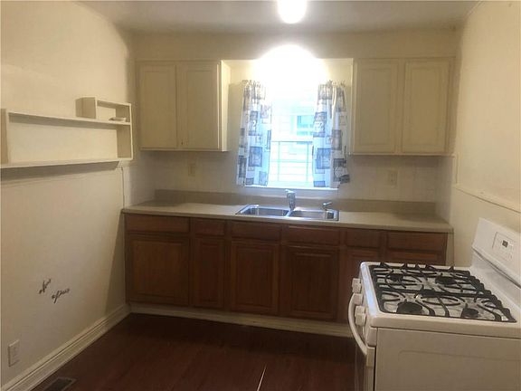 4th image of 2921 N Sherman Dr