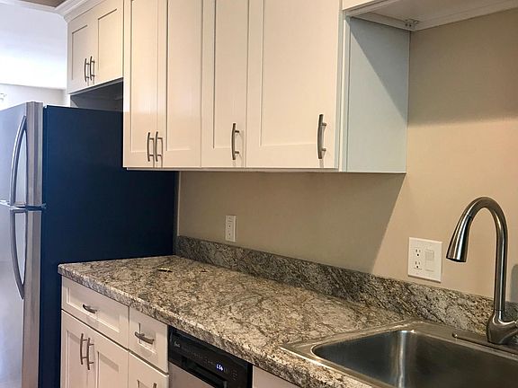 4th image of 825 Iroquois St APT C2