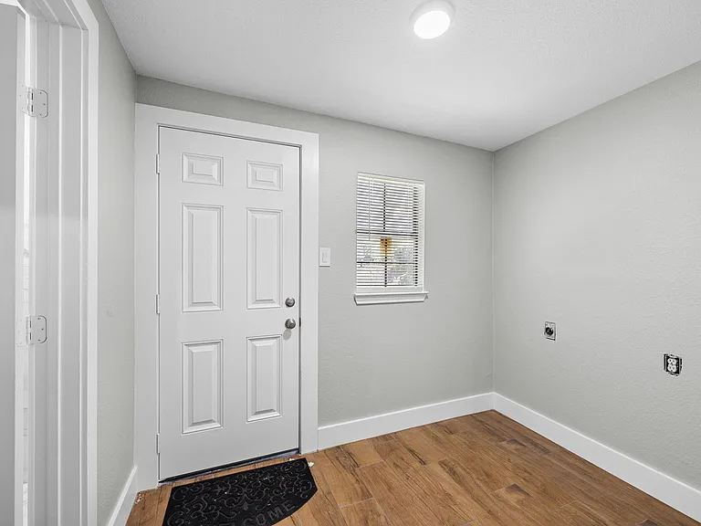 3916 Kennon St — Photo 17