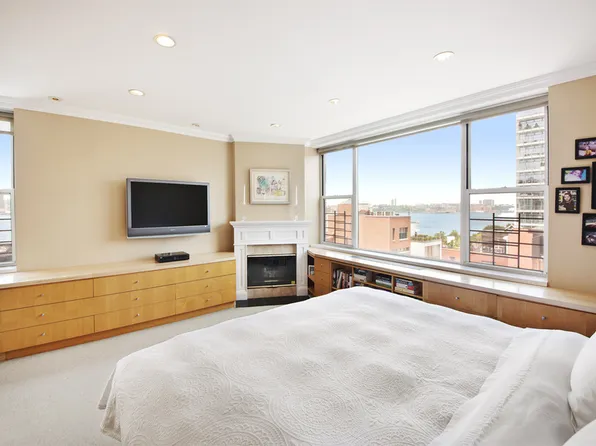 296 West 10th Street image 1 of 9