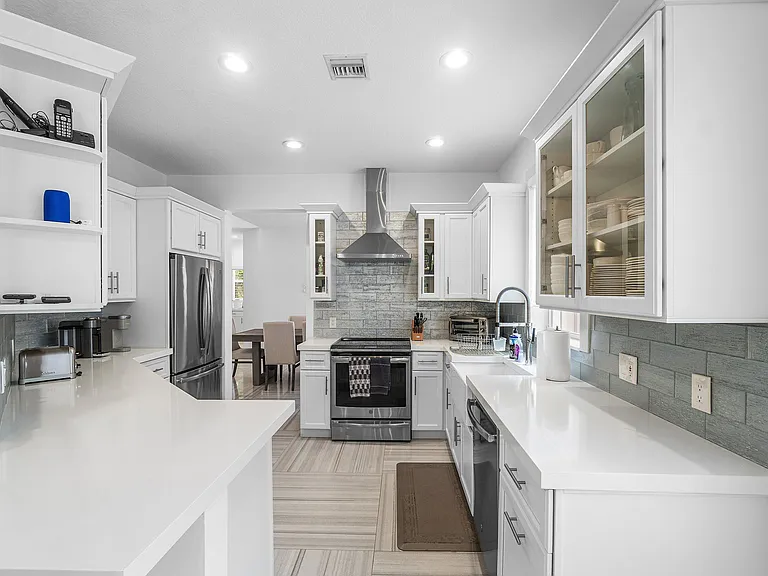 2404 NW 67th St — Photo 8