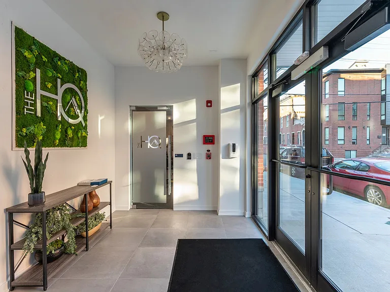 The HQ — Photo 12