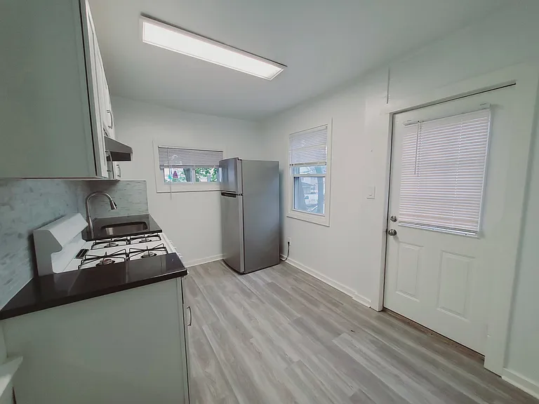 1462 Summer St #1 — Photo 3