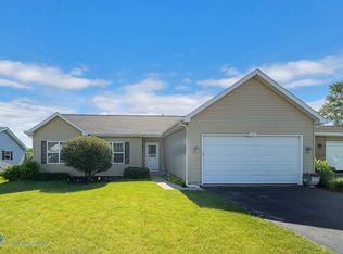 1401 Sage Ln, Harvard, IL 60033