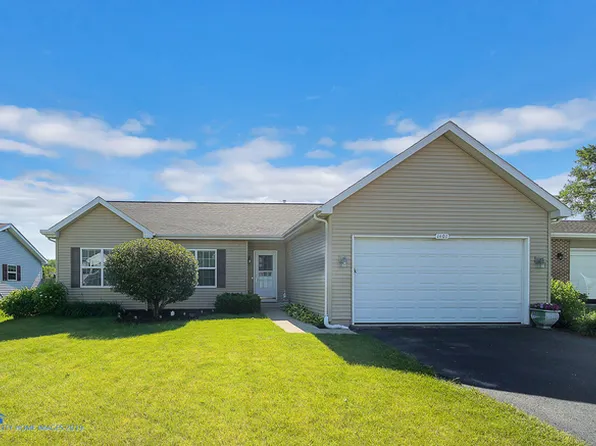 1401 Sage Ln, Harvard, IL 60033