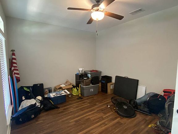 3rd image of 607 W Belmont St