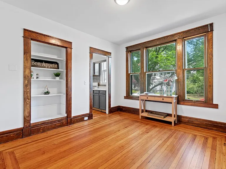 212 Maple St #1 — Photo 10