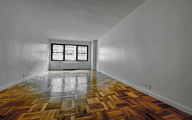 Rented by Manhattan Realty Group | media 8